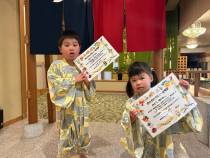 【温泉デビュー証明書】4月29日の「むつき」君と「ゆいか」ちゃん