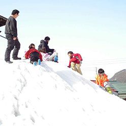 雪のすべり台